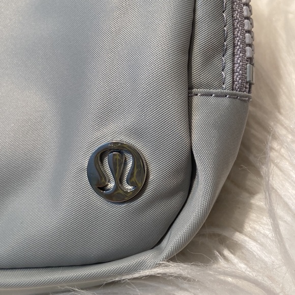 Lululemon Everywhere Belt Bag - Picture 11 of 12